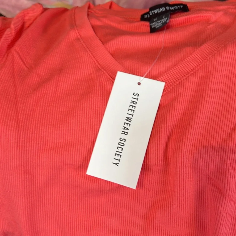 Women’s short sleeve‎ V-neck cropped top multiple sizes - Picture 4 of 4